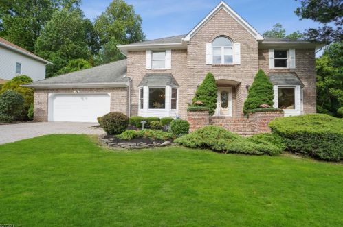 29 Meadow Bluff Rd, Greystone Park, NJ 07950-1952