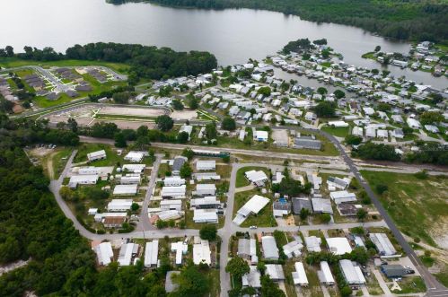 1525 Pleasant St, Tavares FL  32778-4001 exterior