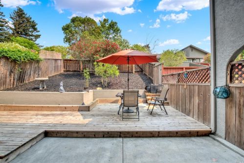 1718 Lindo St, Benicia CA  94510-2338 exterior