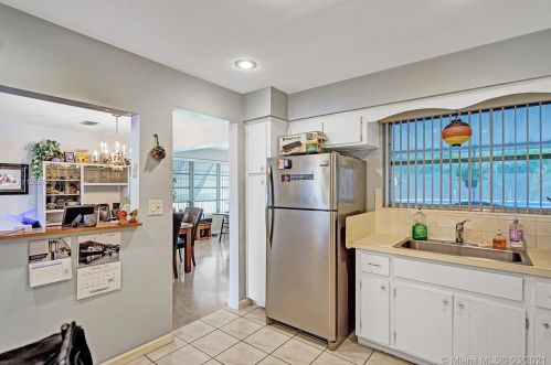 8490 10th St, Hollywood FL  33024-4939 exterior