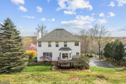 8 Deer Hill Run, Sparta, NJ 07871-2853