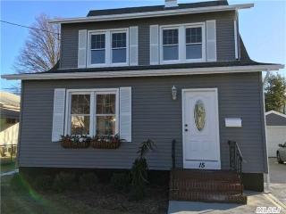 15 Olive Pl, Lynbrook, NY 11563-3338