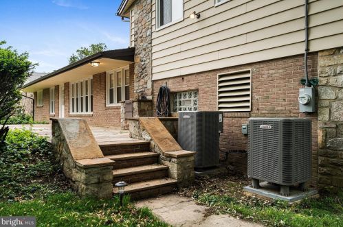 8318 Fairview Rd, Melrose Park PA  19027-2121 exterior