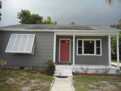 740 Kanuga Dr, West Palm Beach, FL 33401-7222