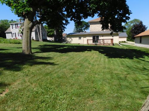 1202 Riverview Dr, Kewaskum WI  53040-9782 exterior