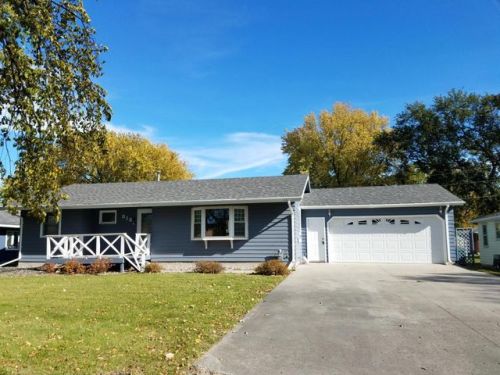 812 4th St, Wahpeton, ND 58075-3405