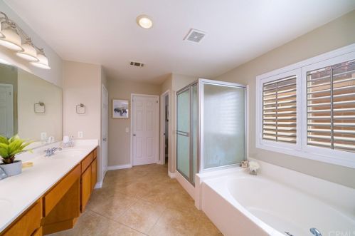 46438 Vianne Ct, Temecula CA  92592-3328 exterior