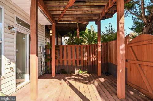 2617 Logan Wood Dr, Herndon VA 20171-4367 exterior