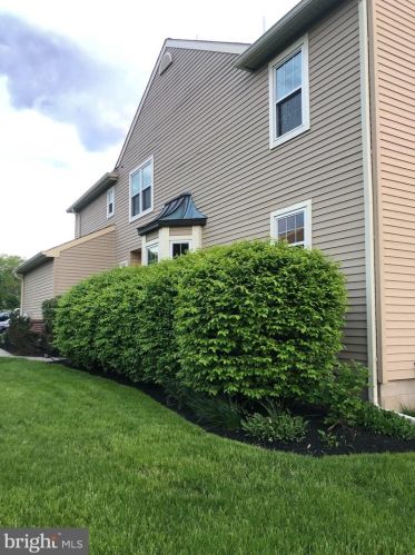 212 Pinecrest Ln, Lansdale, PA 19446-1475