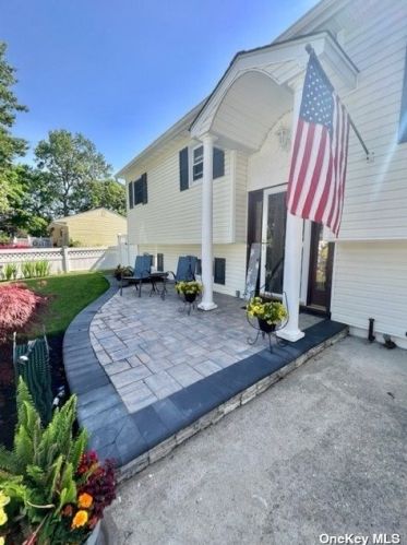 91 Chester St, Lake Grove, NY 11755-3049