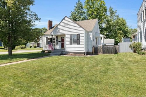 25 Avon St, Manchester, CT 06040-6410