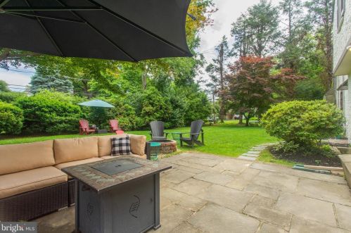 8322 Cedar Rd, Melrose Park PA  19027-2141 exterior