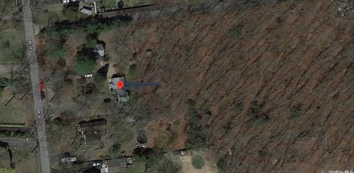63 Oak St, South Setauket, NY 11720-3840