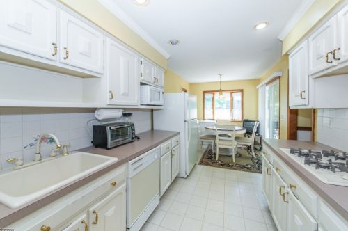 6 Allyson Rd, Roxbury Township NJ  07836-9307 exterior