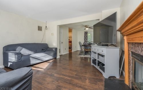 72 Cambridge, Oxford NJ  07863-3411 exterior