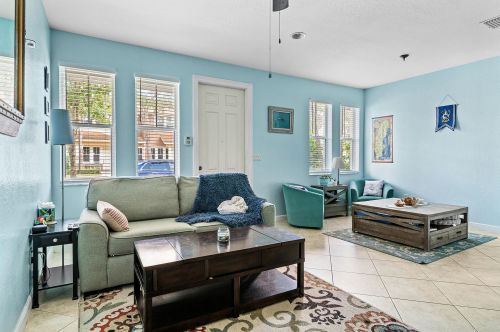580 Pacific Grove Dr, West Palm Beach, FL 33401-8314