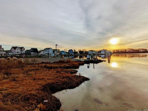 47 Bayberry Ln, Groton, CT 06340-6001
