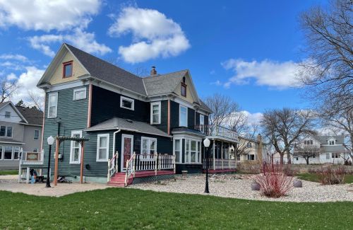 351 Front St, Cottonwood, MN 56229-2114