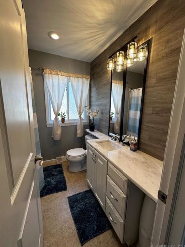 15 Floral Nook, Waterbury CT  06704-1328 exterior