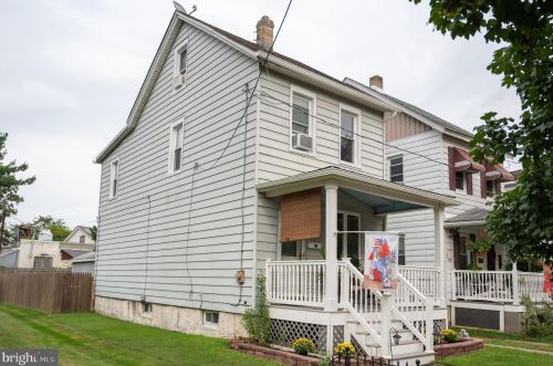 521 Cinnaminson St, Riverton, NJ 08077-1324