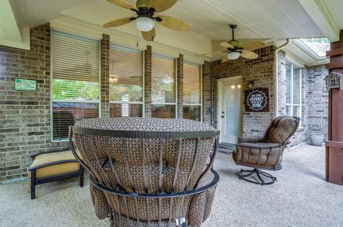 1517 Shadywood Ln, Lewisville TX  75028-4294 exterior