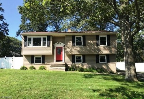 2 Normandy Cir, Hopatcong NJ  07843-1818 exterior
