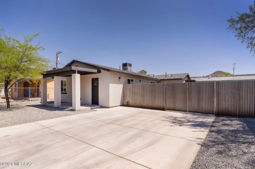 1321 Fresno St, Tucson, AZ 85745-2706