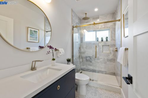 5926 Dover St, Oakland CA  94609-1426 exterior