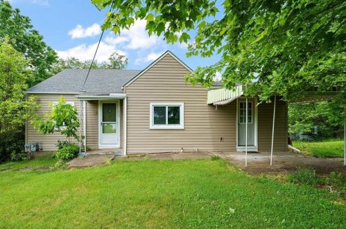 523 Wright Rd, New Kensington, PA 15068-9231