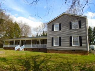122 Hillcrest Ave, Lake Wylie, SC 29710-1347