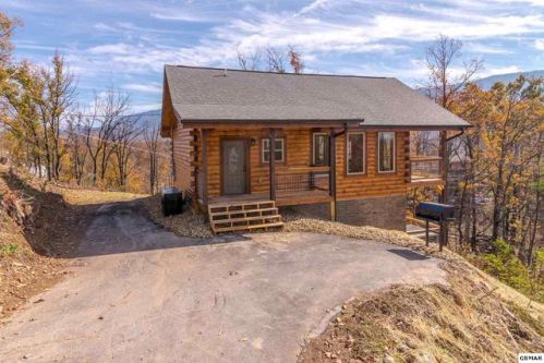 1026 Deer Path Ln, Gatlinburg, TN 37738-6330