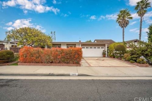2207 Del Hollow St, Lakewood, CA 90712-2845