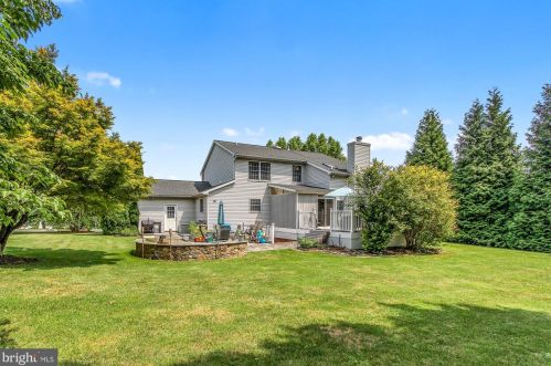 100 Brook Meadow Cir, Shrewsbury PA  17361-1236 exterior
