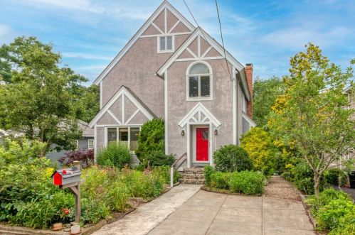 51 Sampson Ave, Swampscott, MA 01907-1037