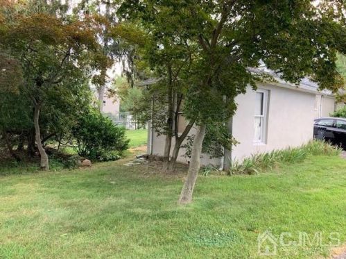 39 Sunset Ave, Old Bridge NJ  08857-1230 exterior