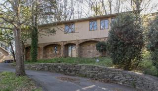 7379 Bridle Dr, Nashville, TN 37221-1901