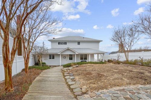 11 Argyle Dr, Northport NY  11768-1002 exterior