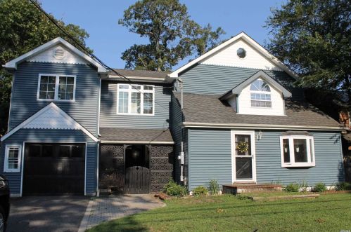 33 Ulrich Rd, South Setauket, NY 11720-4012