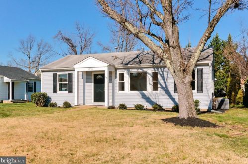 2946 Rosemary Ln, Falls Church, VA 22042-1814