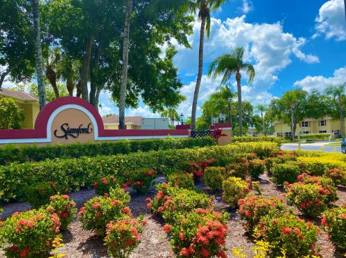 40 Essex Ct, West Palm Beach, FL 33411-7942