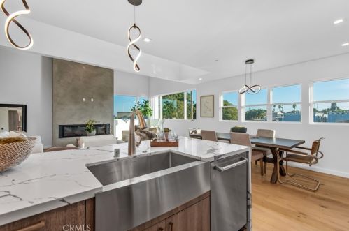 1423 15th St, Manhattan Beach CA  90266-4070 exterior