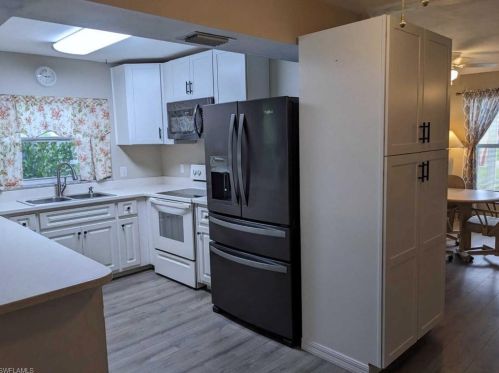 695 104th Ave, Naples, FL 34108-3228