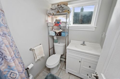 412 Greenbelt Pkwy, Holtsville NY  11742-2231 exterior