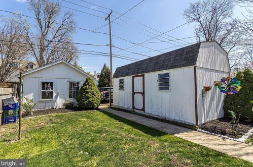 617 Derstine Ave, Lansdale PA 19446-3342 exterior