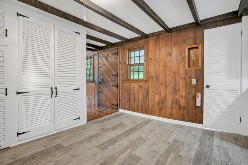 93 Boulevard Dr, Danbury CT  06810-7254 exterior