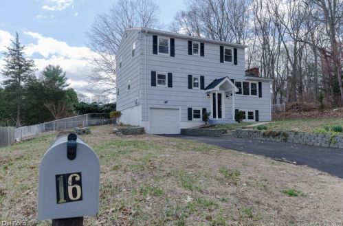 16 Crestview Dr, Uncasville CT  06382-1206 exterior