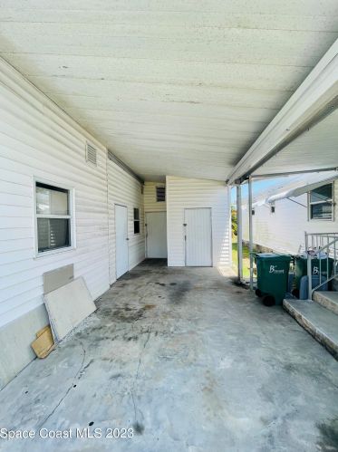 706 Barefoot Blvd, Sebastian FL  32976-7303 exterior