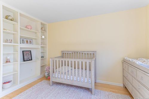 46 Merriland Rd, Stamford CT  06903-1717 exterior