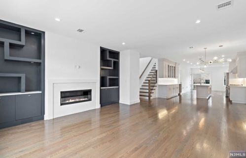 232 Columbia Ave, Palisades Park, NJ 07650-1902