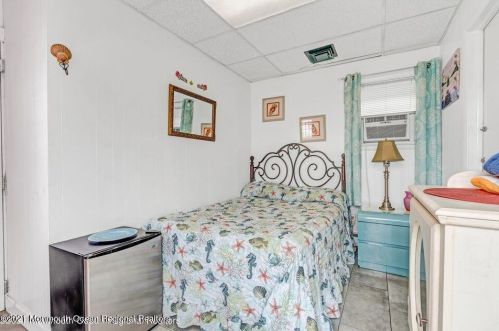 47 Hamilton Ave, Pelican Island, NJ 08751-2529